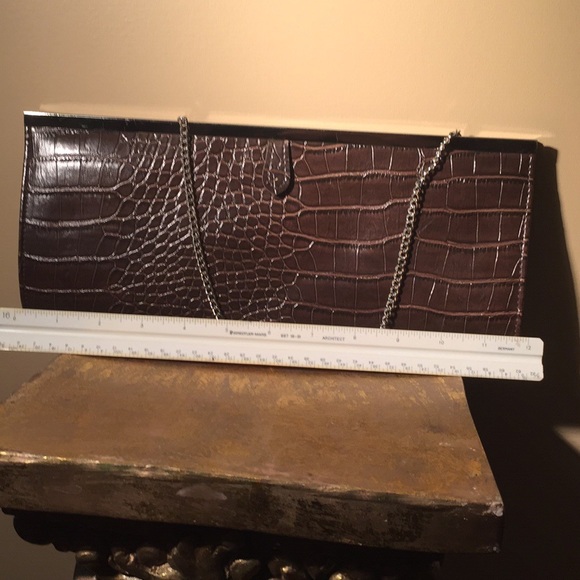 Brown animal print clutch w/magnetic closure - Picture 2 of 4